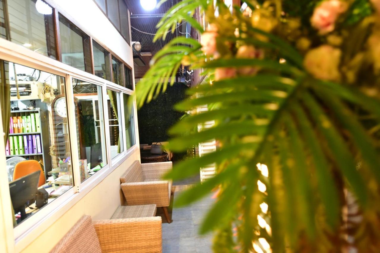 Kt Knight Hotel Szurin Kültér fotó